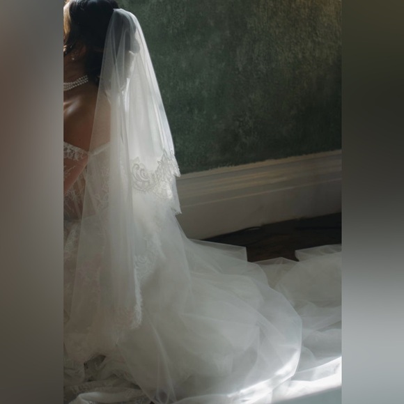 flora RENE wedding gown - Picture 5 of 9